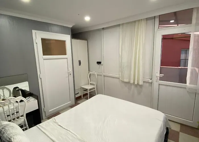 Ezel Group 酒店 2*